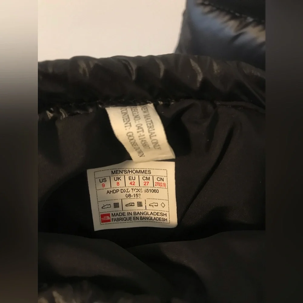 The iconic North Face Bootie is keep your feet warm during cold winter. - Picture 15 of 15